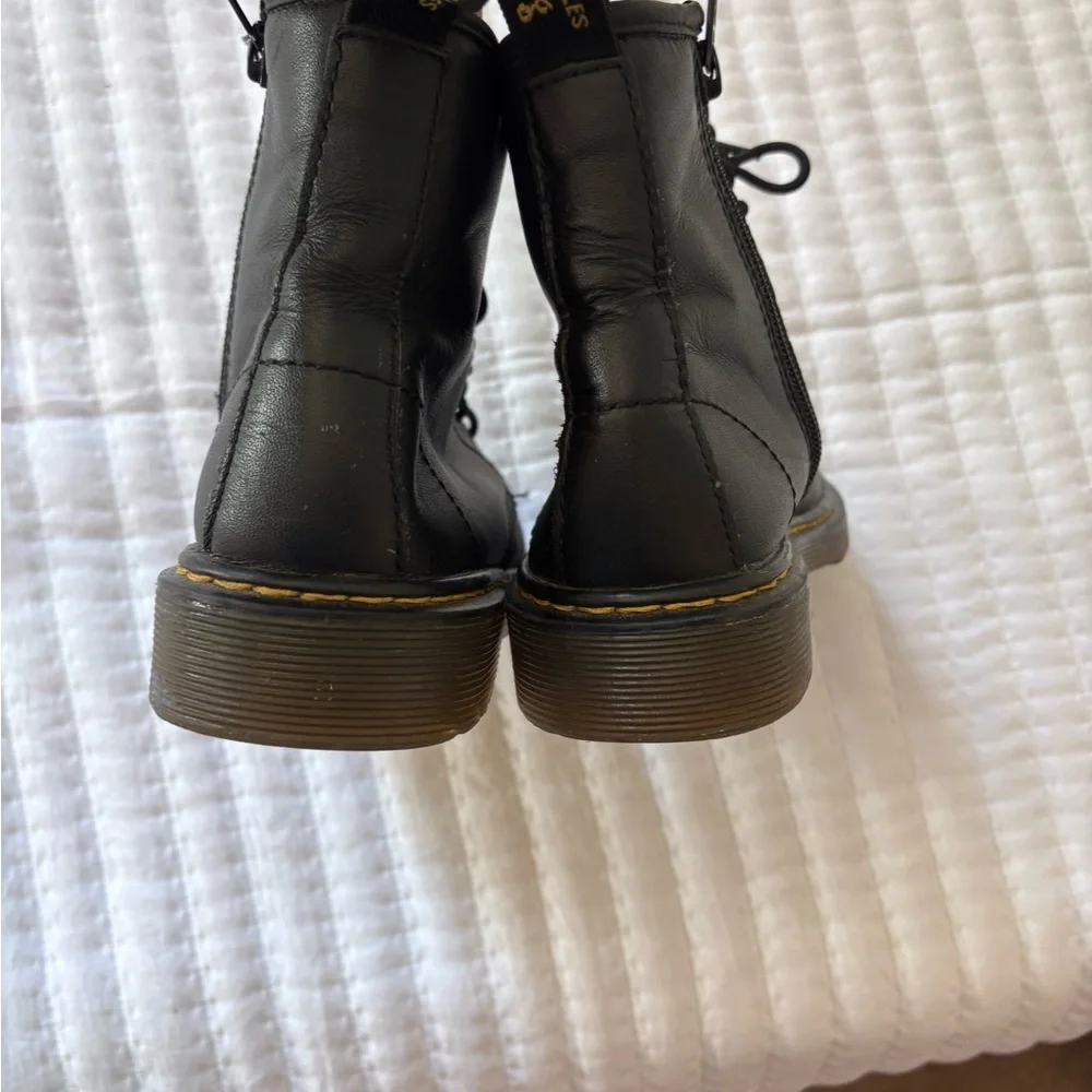 : : DR. MARTENS Kids Boots : :
